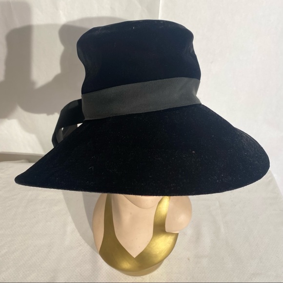 VINTAGE BLACK VELVET HAT - Picture 5 of 14